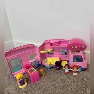 VTech Starlight Vacation Camper RV Playset with Light Show & Interactive Figures